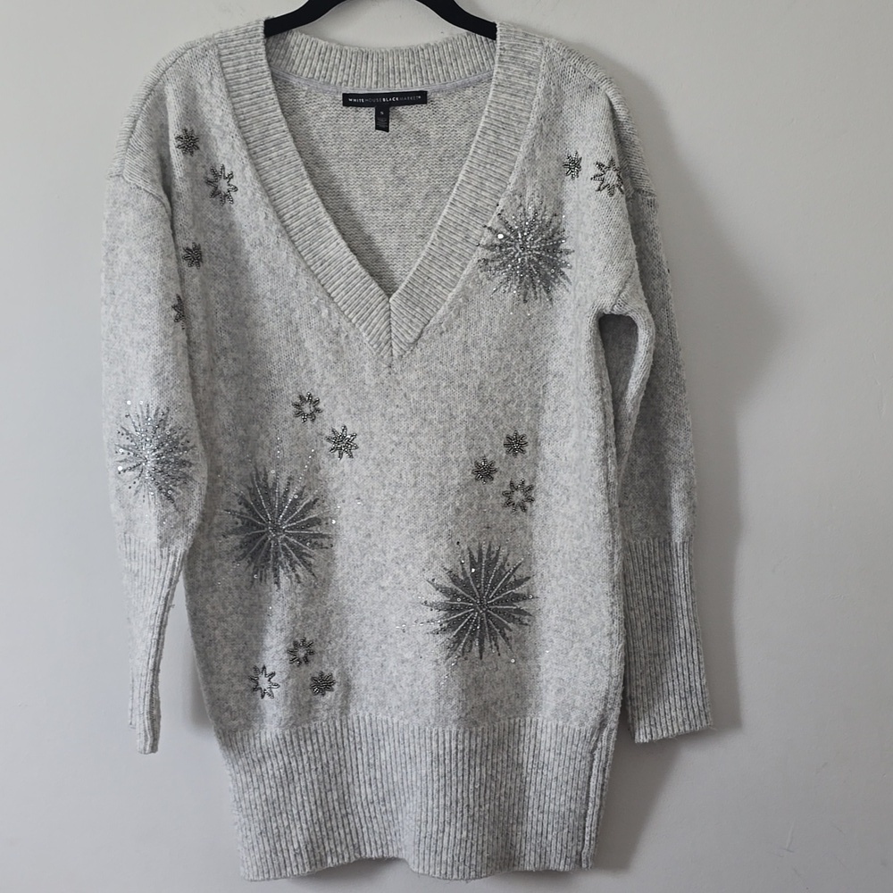 White House Black Market Light Gray Festive V-Neck Sweater Small